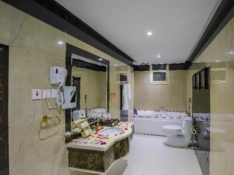 Rest Night Hotel Suites Al Hamra - Oda