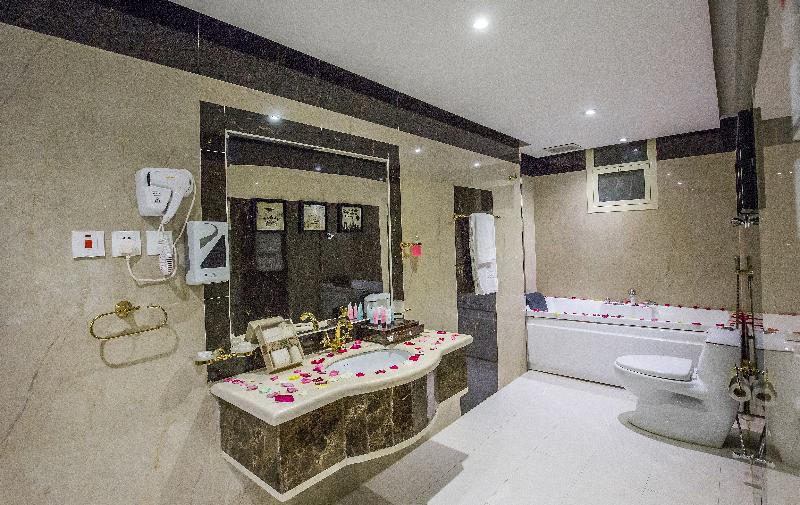 Rest Night Hotel Suites Al Hamra - Oda