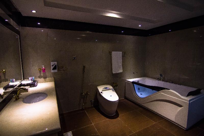 Rest Night Hotel Suites Al Hamra - Oda