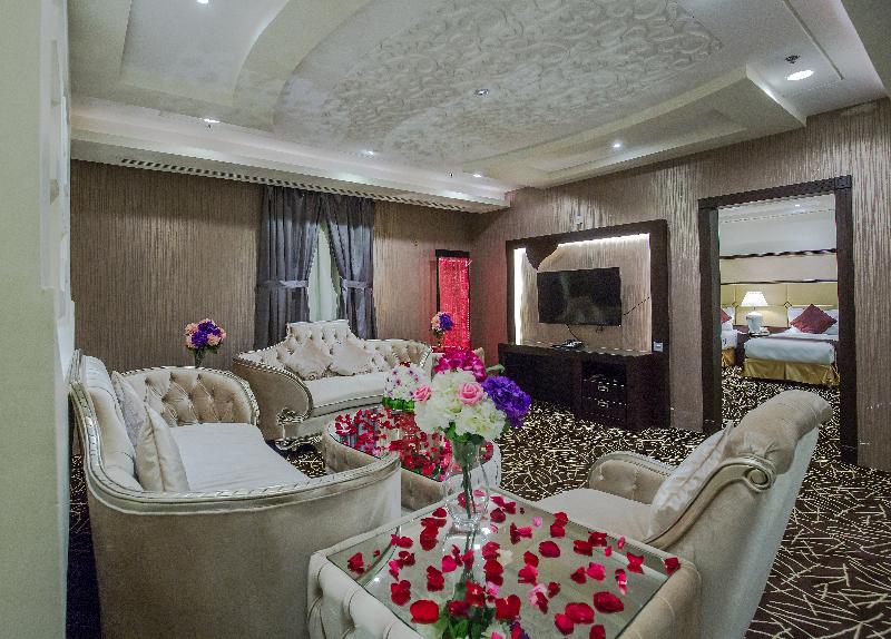 Rest Night Hotel Suites Al Hamra - Oda
