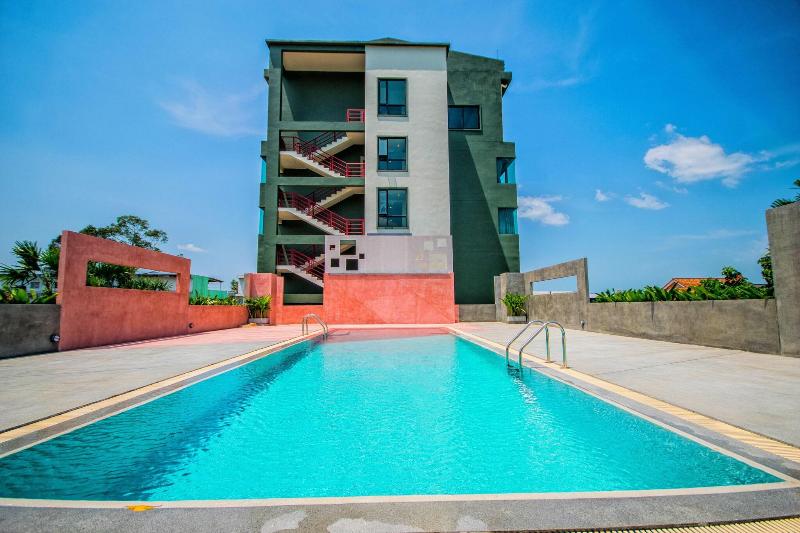 Comet Hotel Surat Thani - Havuz