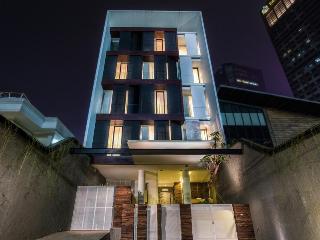 Upscale Suites otel fotoğrafı