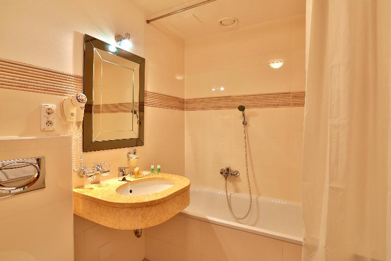 Ariston & Ariston Patio Hotel Prague - Oda