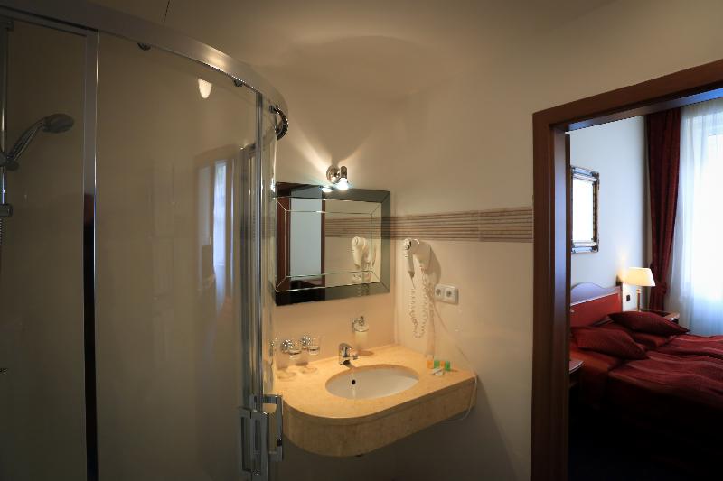 Ariston & Ariston Patio Hotel Prague - Oda