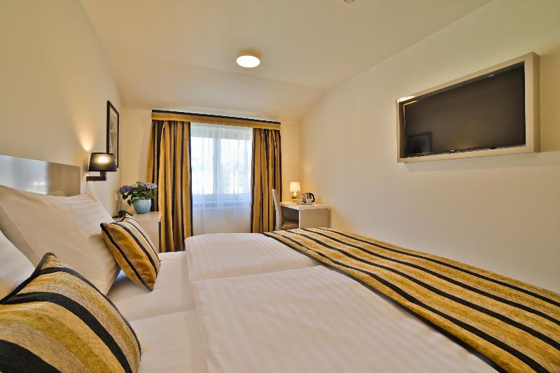 Ariston & Ariston Patio Hotel Prague - Oda