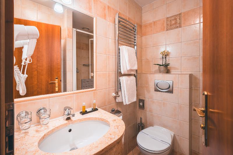 Ariston & Ariston Patio Hotel Prague - Oda