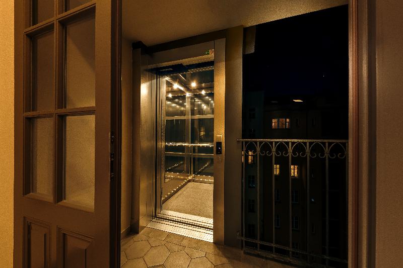 Louren Apartments - Lobi