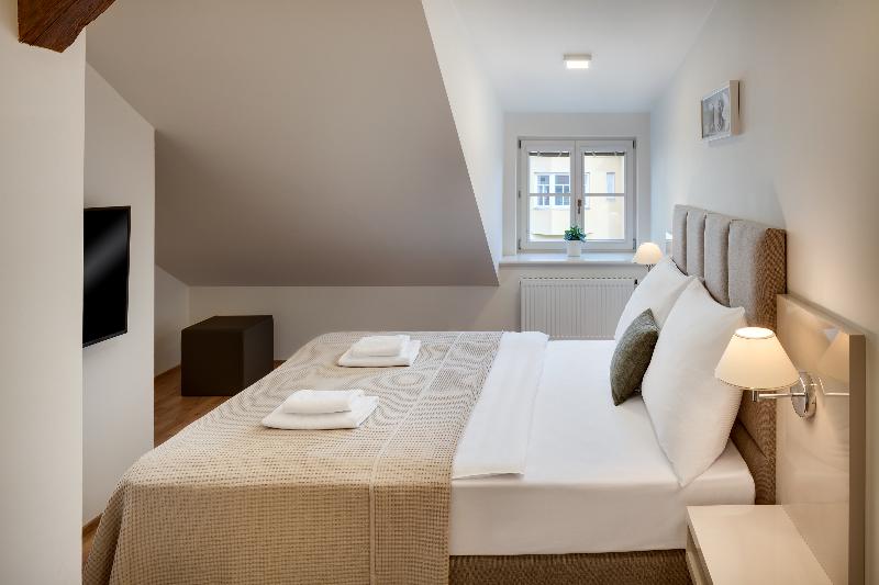 Louren Apartments - Oda
