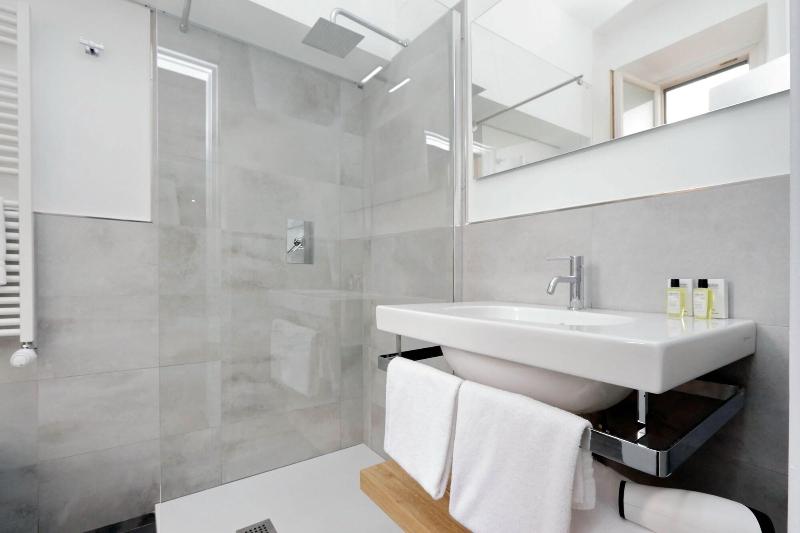 Vico Rooms And Terrace - Oda