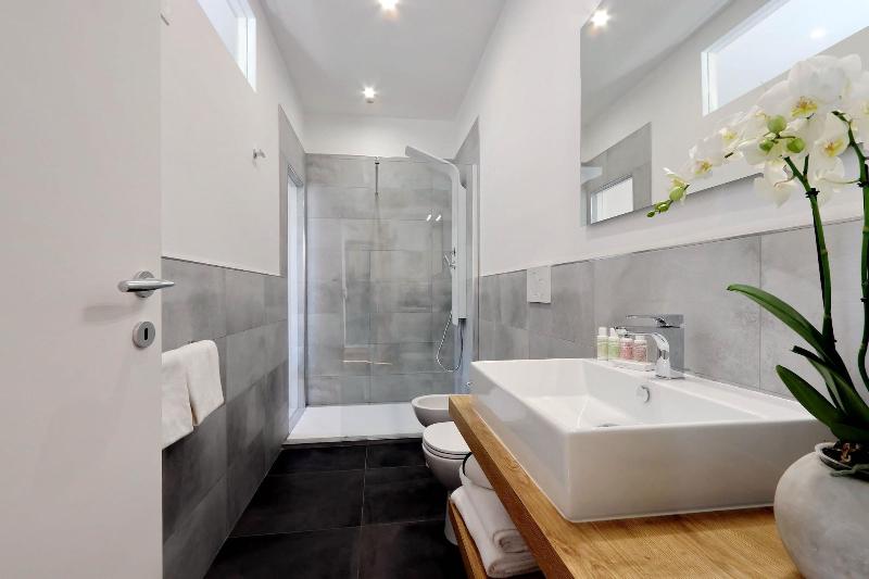 Vico Rooms And Terrace - Oda