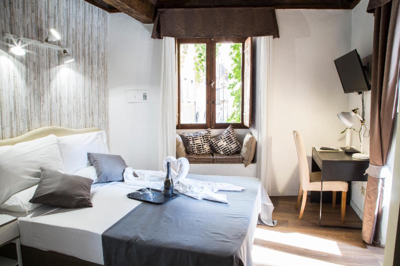 Do Do Navona Suites - Oda