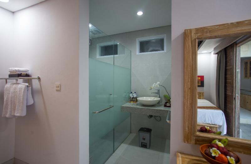 The Awandari Villas Seminyak - Oda