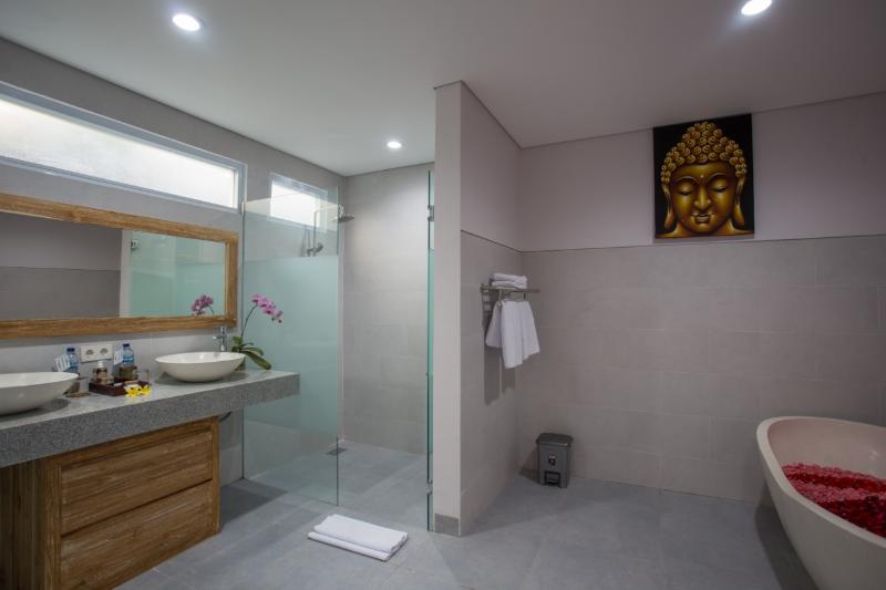 The Awandari Villas Seminyak - Oda