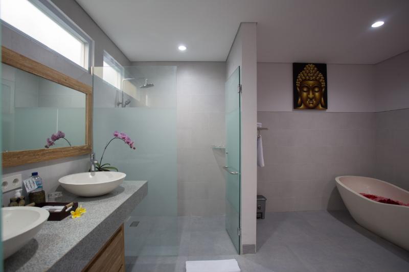 The Awandari Villas Seminyak - Oda