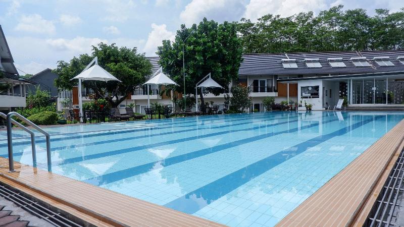 Front One Resort Magelang - Havuz