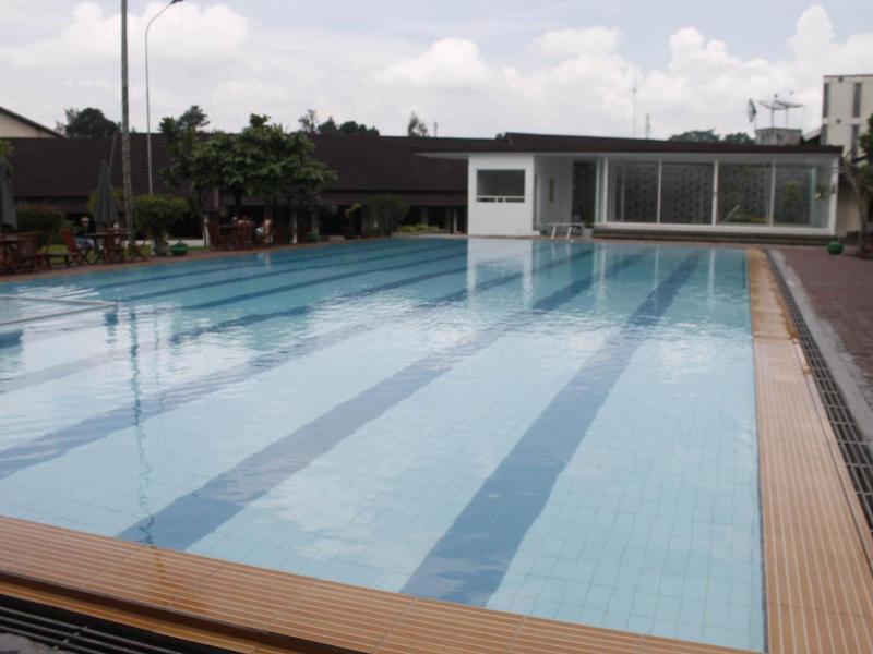 Front One Resort Magelang - Plaj