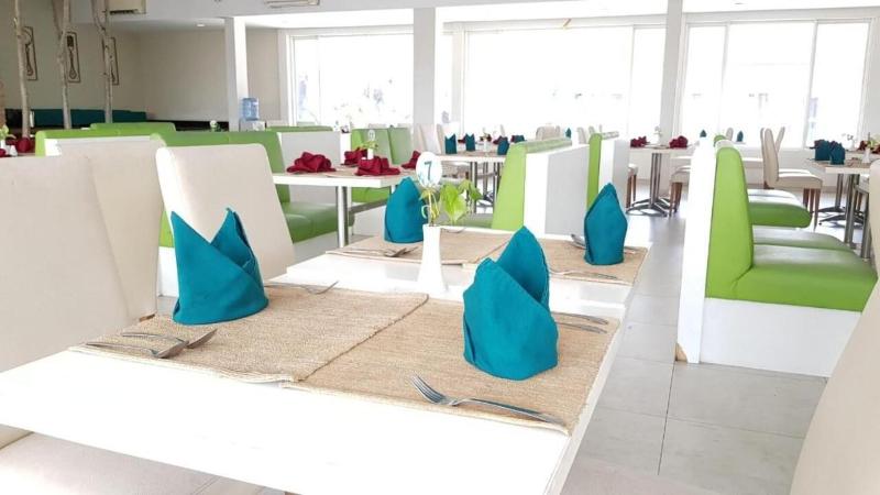 Front One Resort Magelang - Restoran