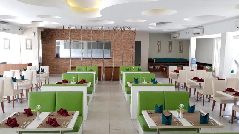 Front One Resort Magelang - Restoran