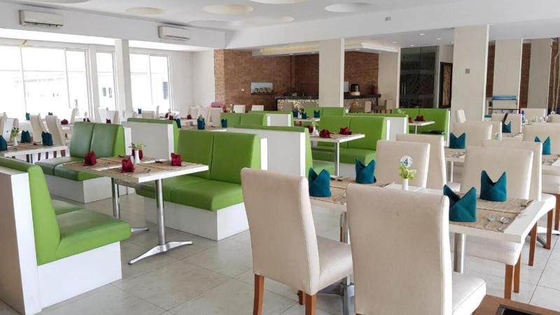 Front One Resort Magelang - Restoran