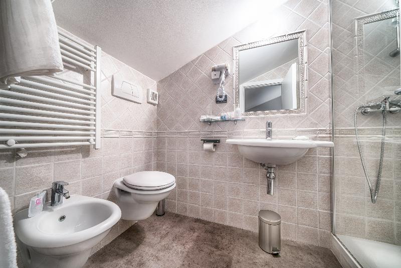 Hotel Varese - Oda