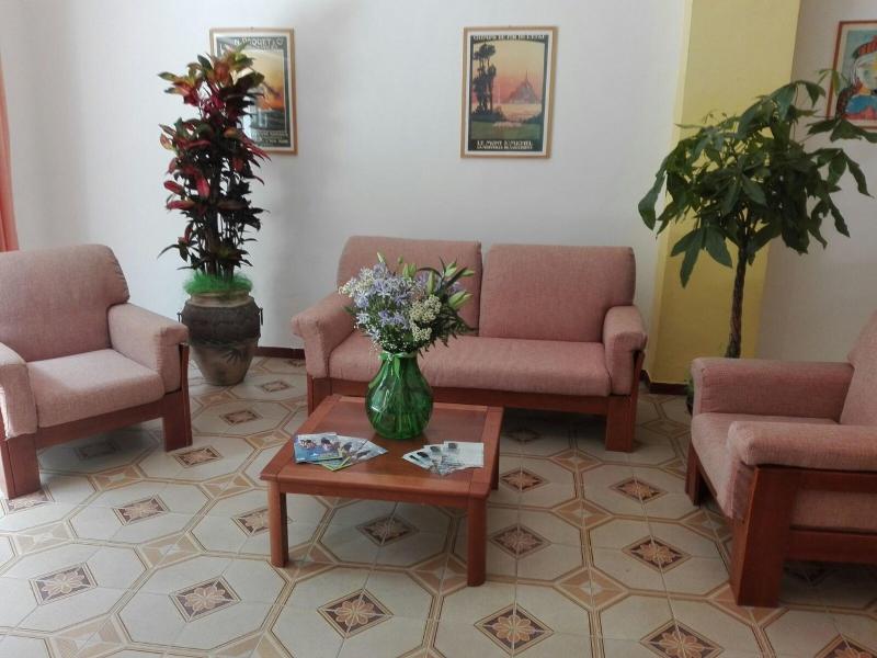 MODERNO - Lobi