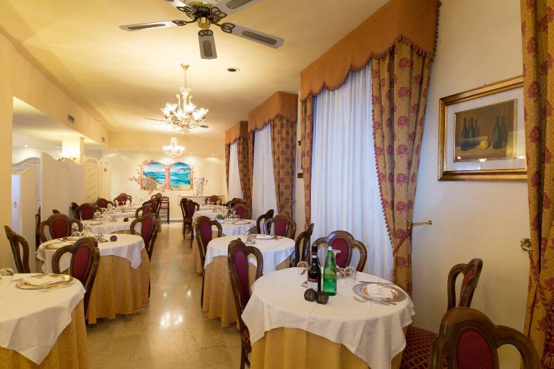 SERENELLA - Restoran