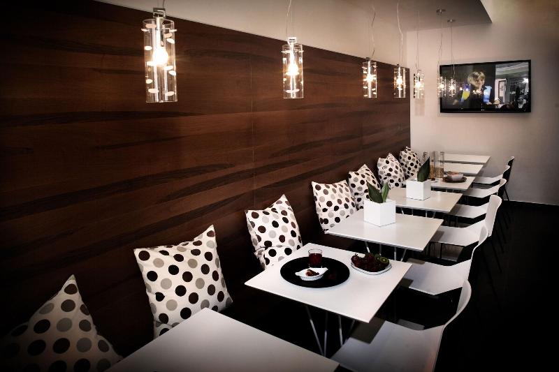 Q Hotel - Bar