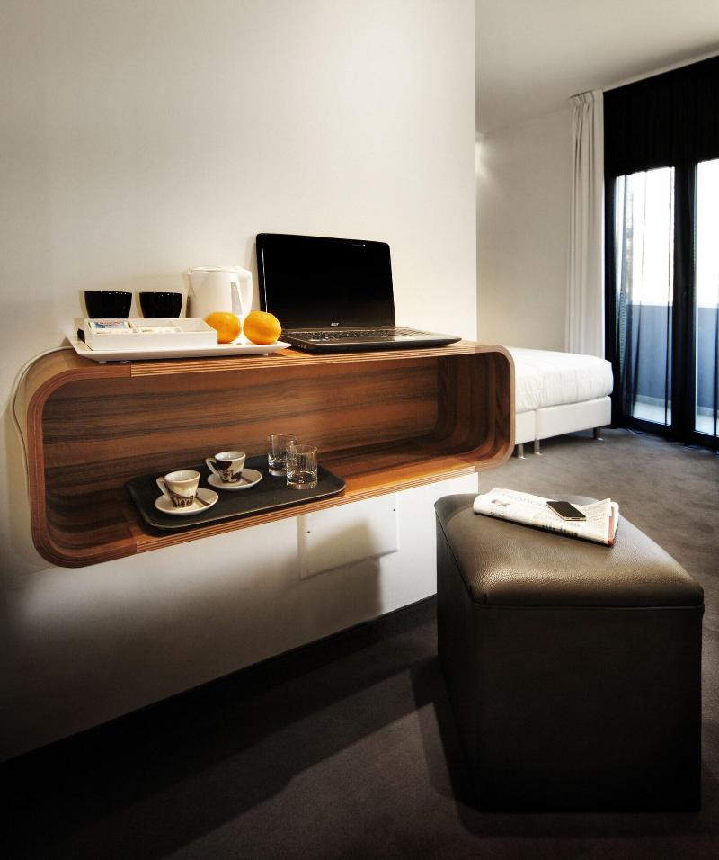 Q Hotel - Lobi