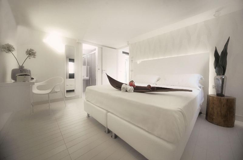 Q Hotel - Oda