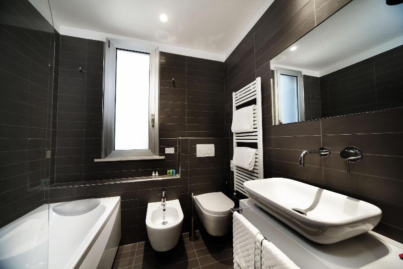 Q Hotel - Oda