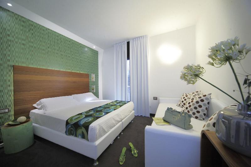 Q Hotel - Oda