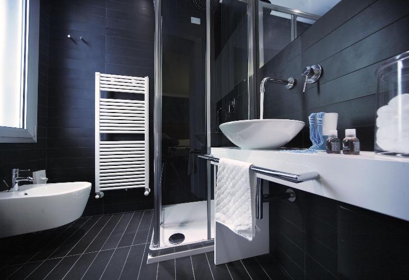 Q Hotel - Oda