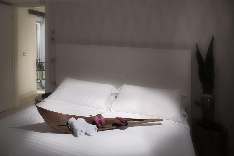 Q Hotel - Oda