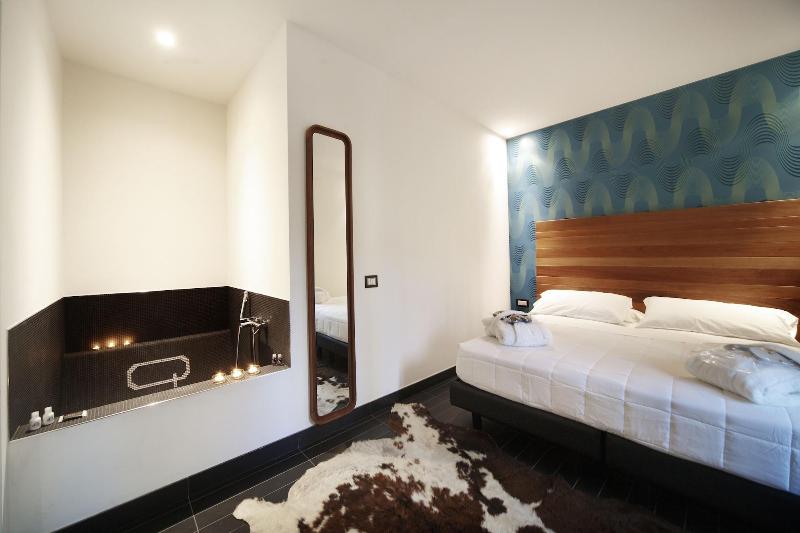 Q Hotel - Oda