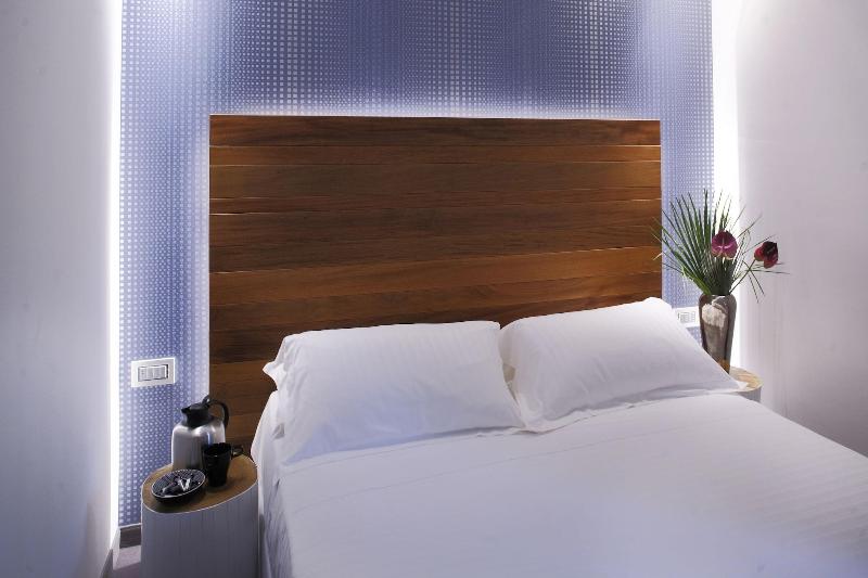 Q Hotel - Oda