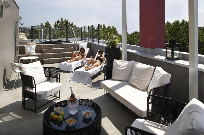 Q Hotel - Teras