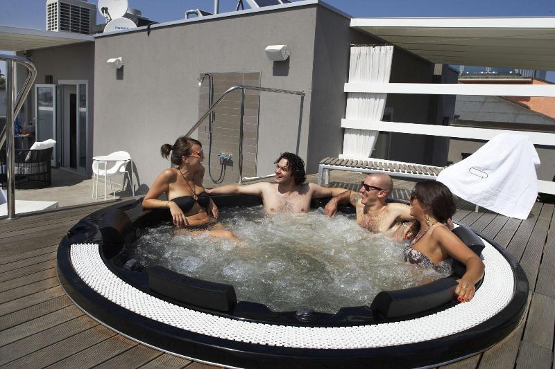 Q Hotel - Teras