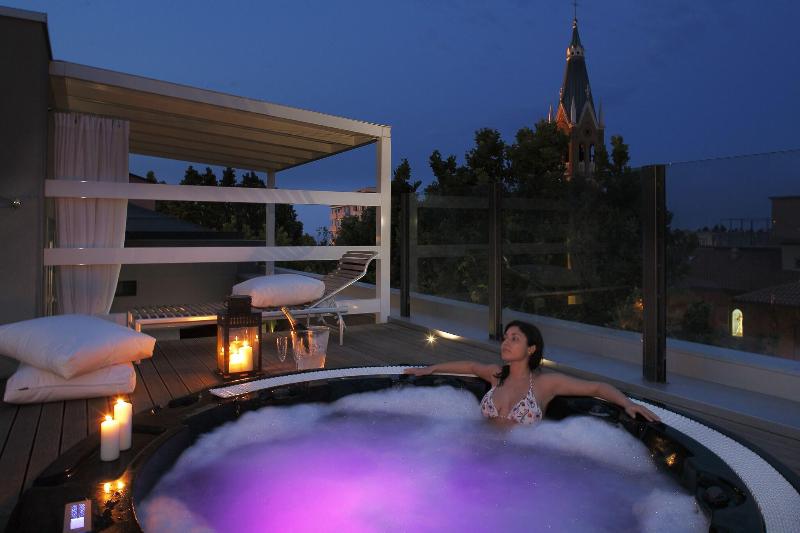 Q Hotel - Teras