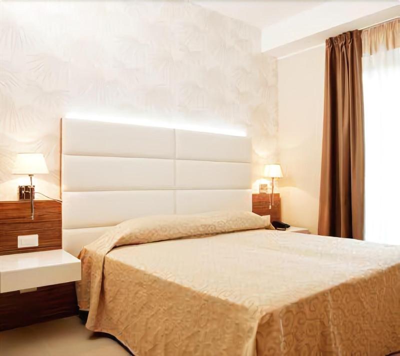 S Hotel - Oda