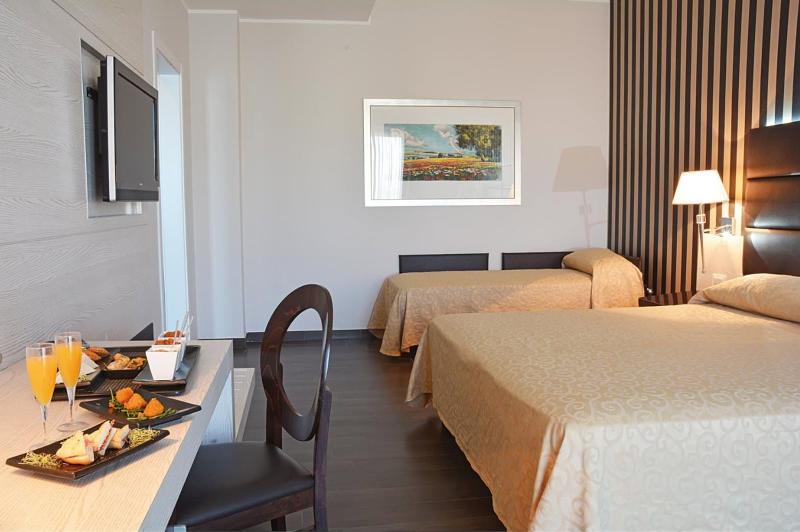 S Hotel - Oda