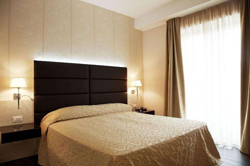 S Hotel - Oda