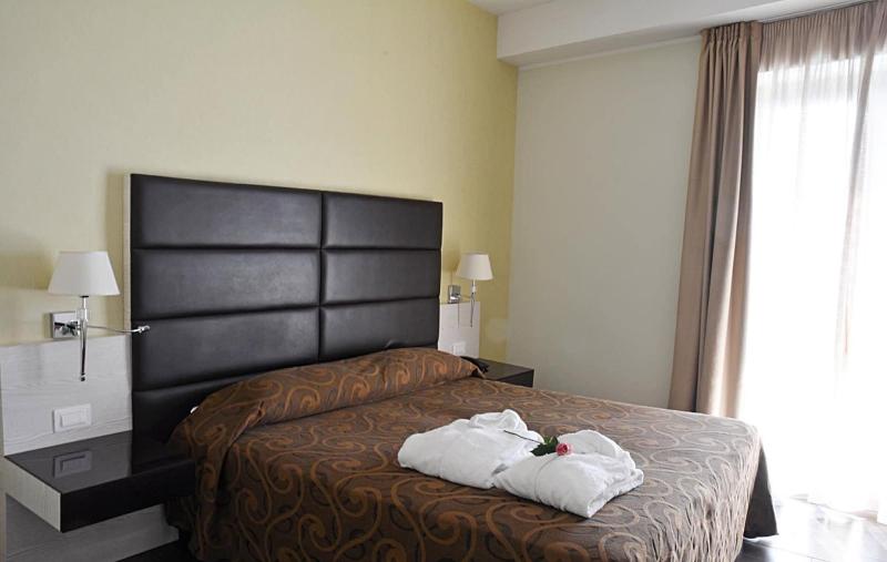 S Hotel - Oda