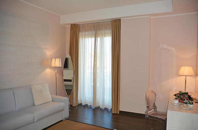 S Hotel - Oda