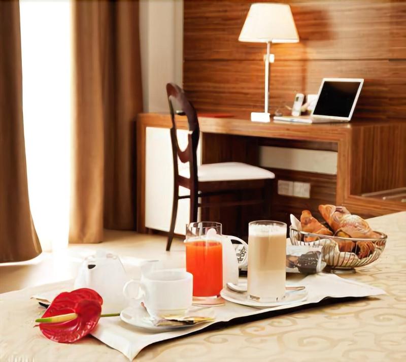 S Hotel - Oda