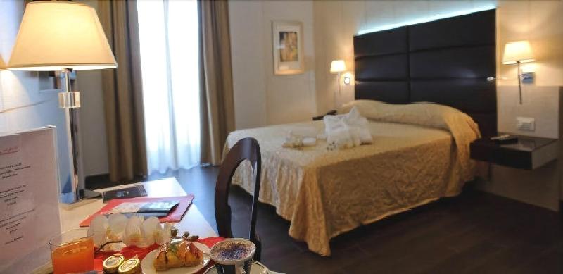 S Hotel - Oda