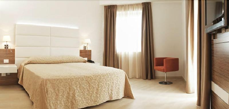 S Hotel - Oda