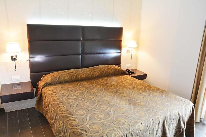 S Hotel - Oda