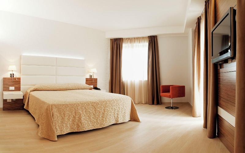 S Hotel - Oda