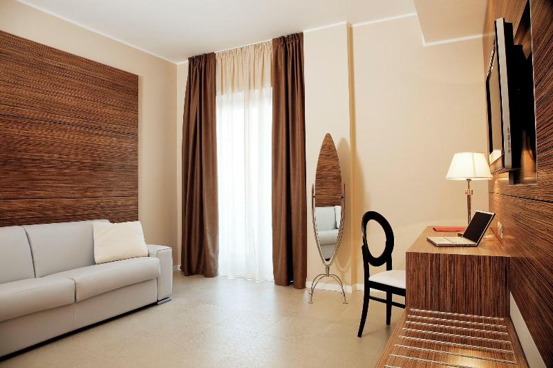 S Hotel - Oda