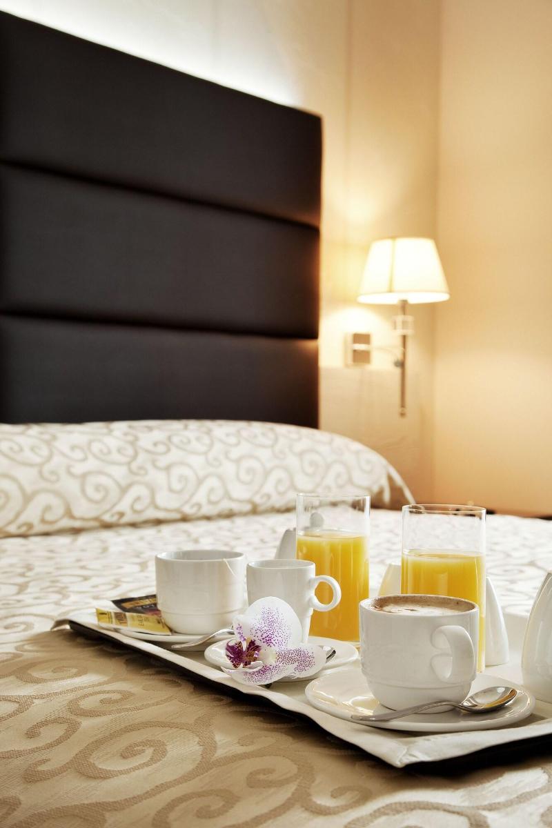 S Hotel - Oda